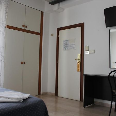 Hotel Grand Meeting Rimini Bagian luar foto
