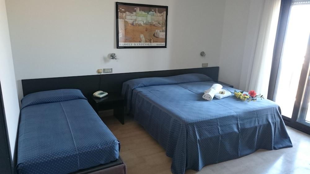 Hotel Grand Meeting Rimini Bagian luar foto