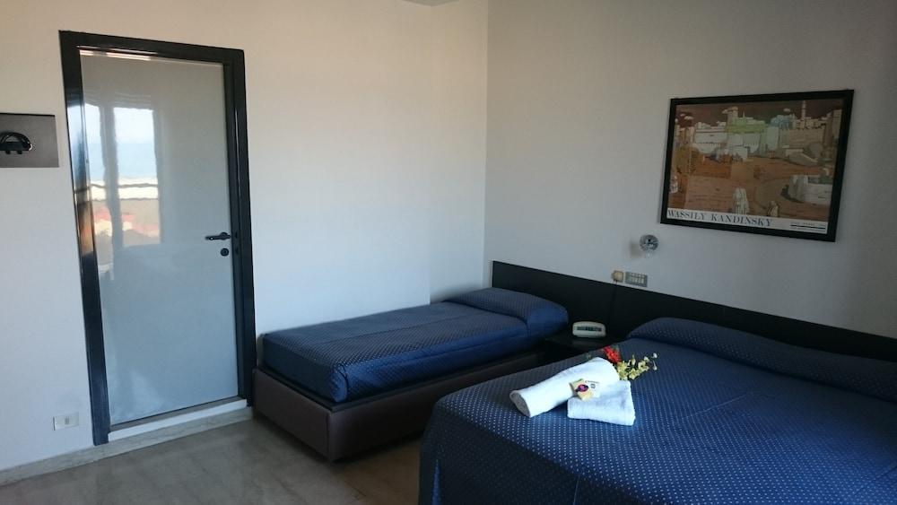 Hotel Grand Meeting Rimini Bagian luar foto