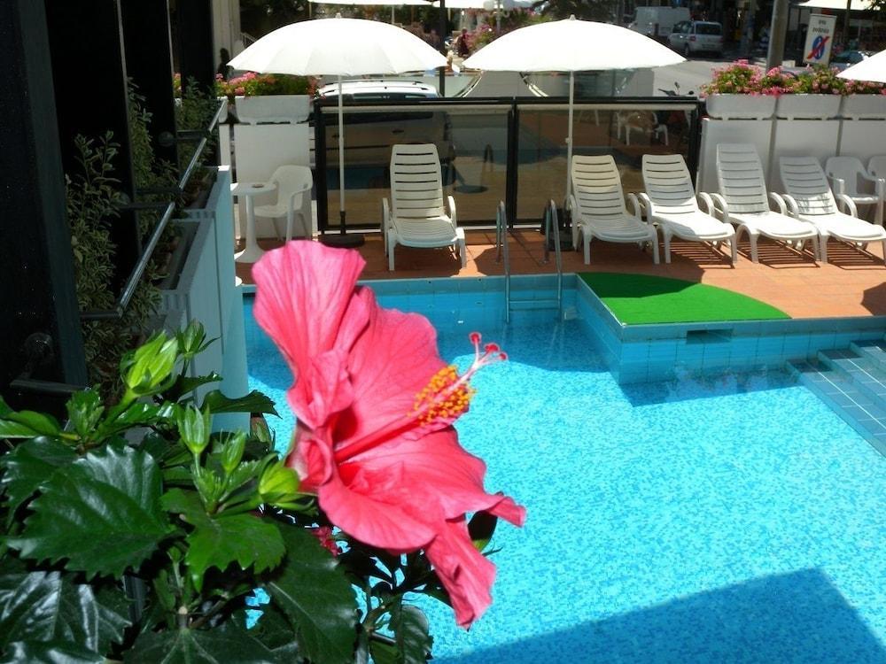 Hotel Grand Meeting Rimini Bagian luar foto