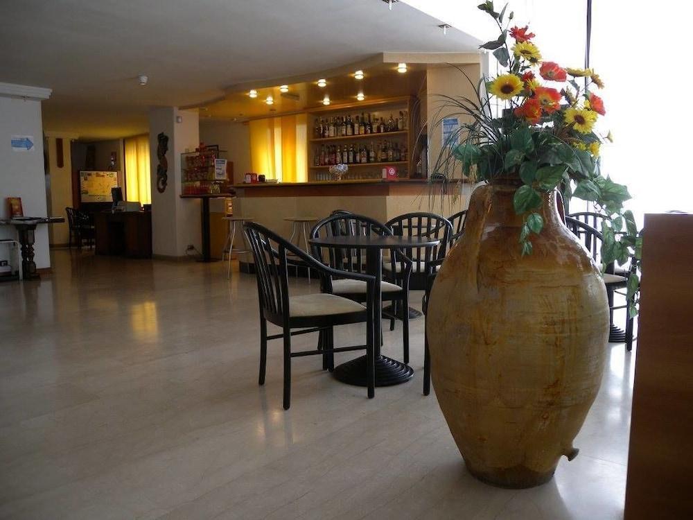 Hotel Grand Meeting Rimini Bagian luar foto