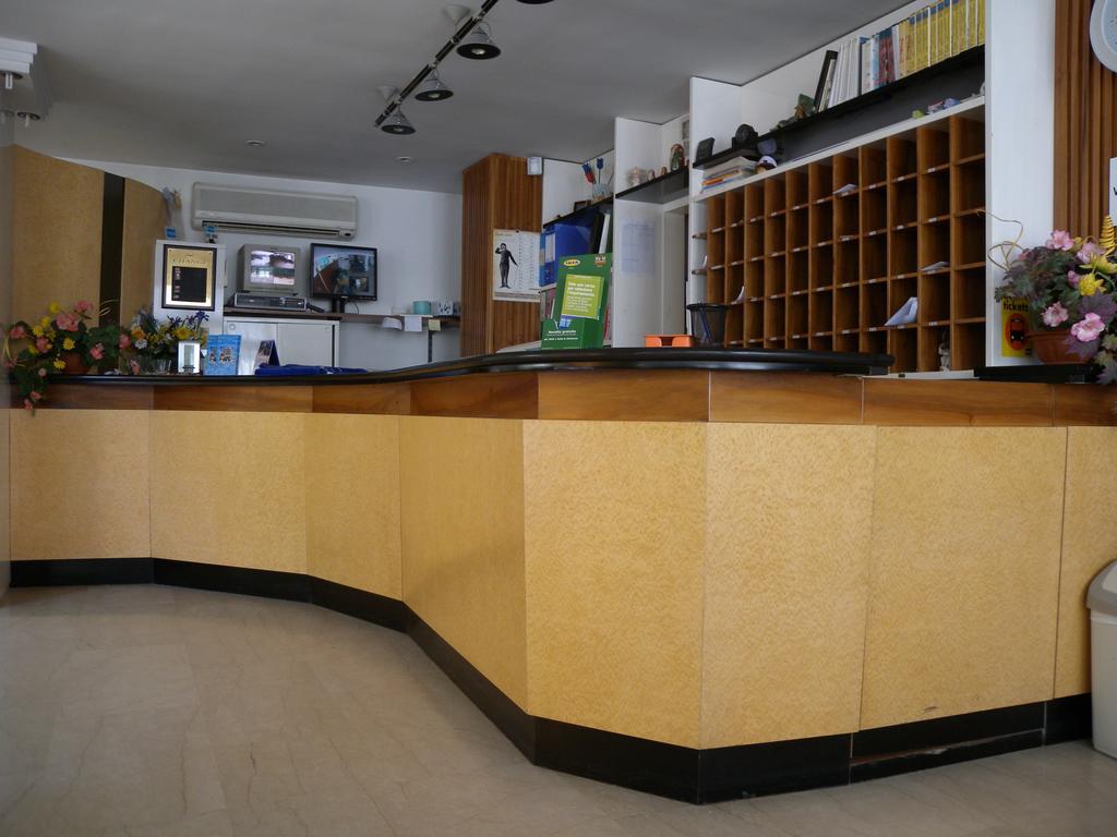 Hotel Grand Meeting Rimini Bagian luar foto