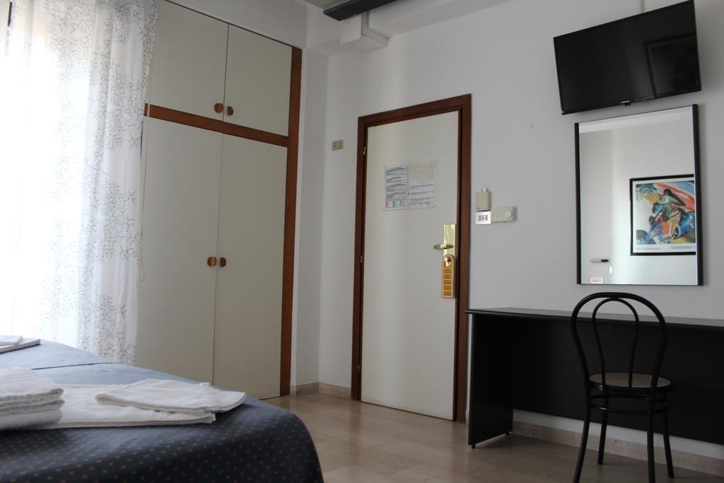 Hotel Grand Meeting Rimini Bagian luar foto