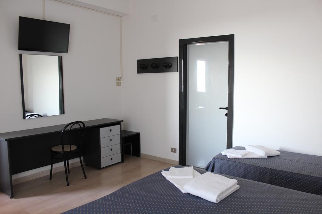 Hotel Grand Meeting Rimini Bagian luar foto