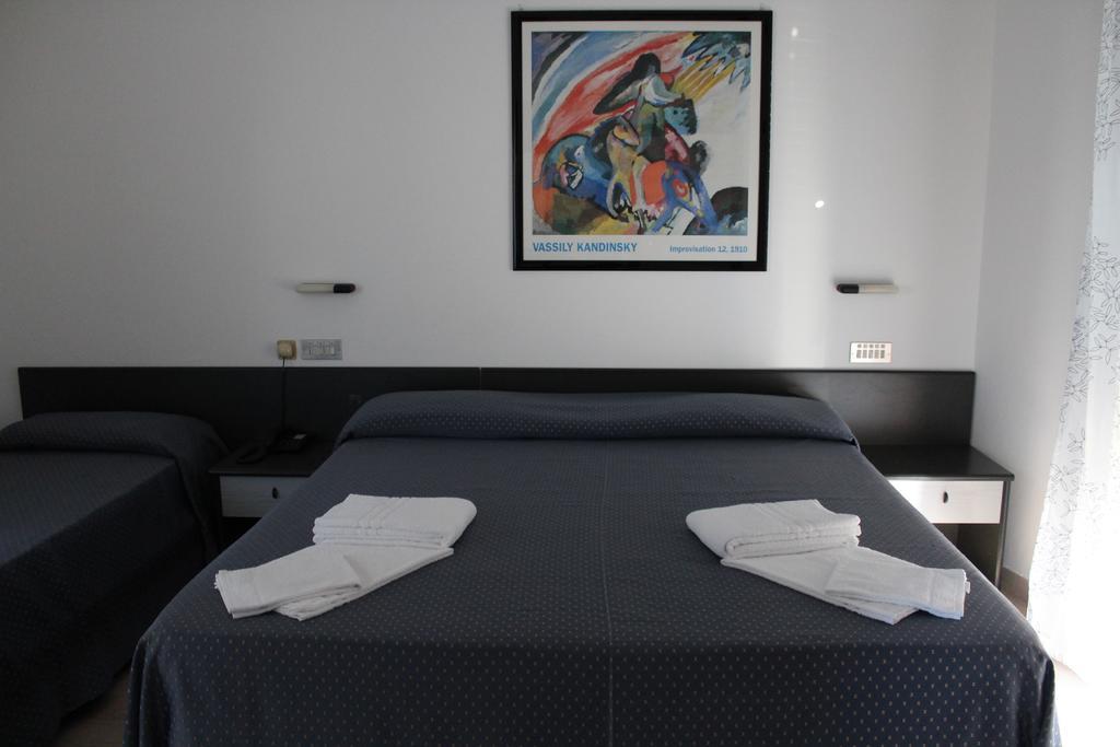 Hotel Grand Meeting Rimini Bagian luar foto