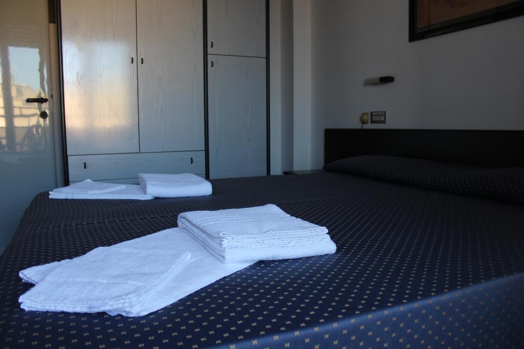 Hotel Grand Meeting Rimini Bagian luar foto