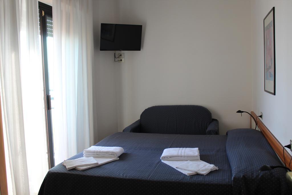 Hotel Grand Meeting Rimini Bagian luar foto