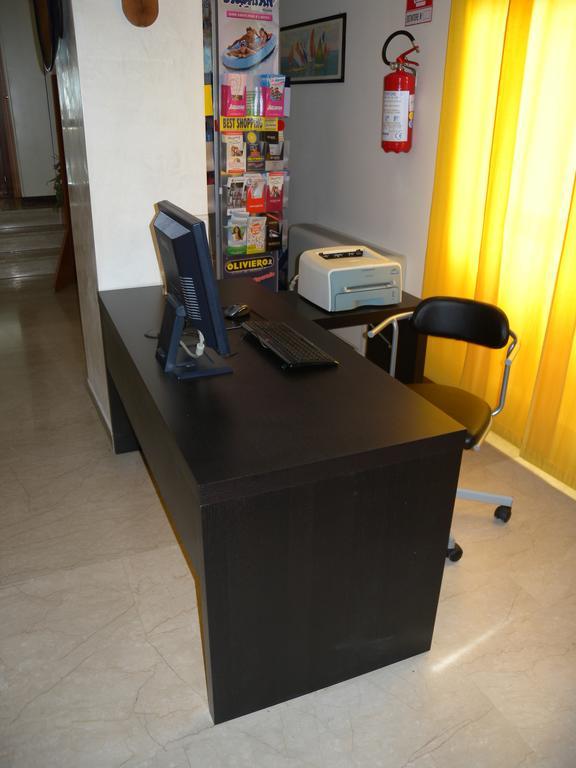 Hotel Grand Meeting Rimini Bagian luar foto