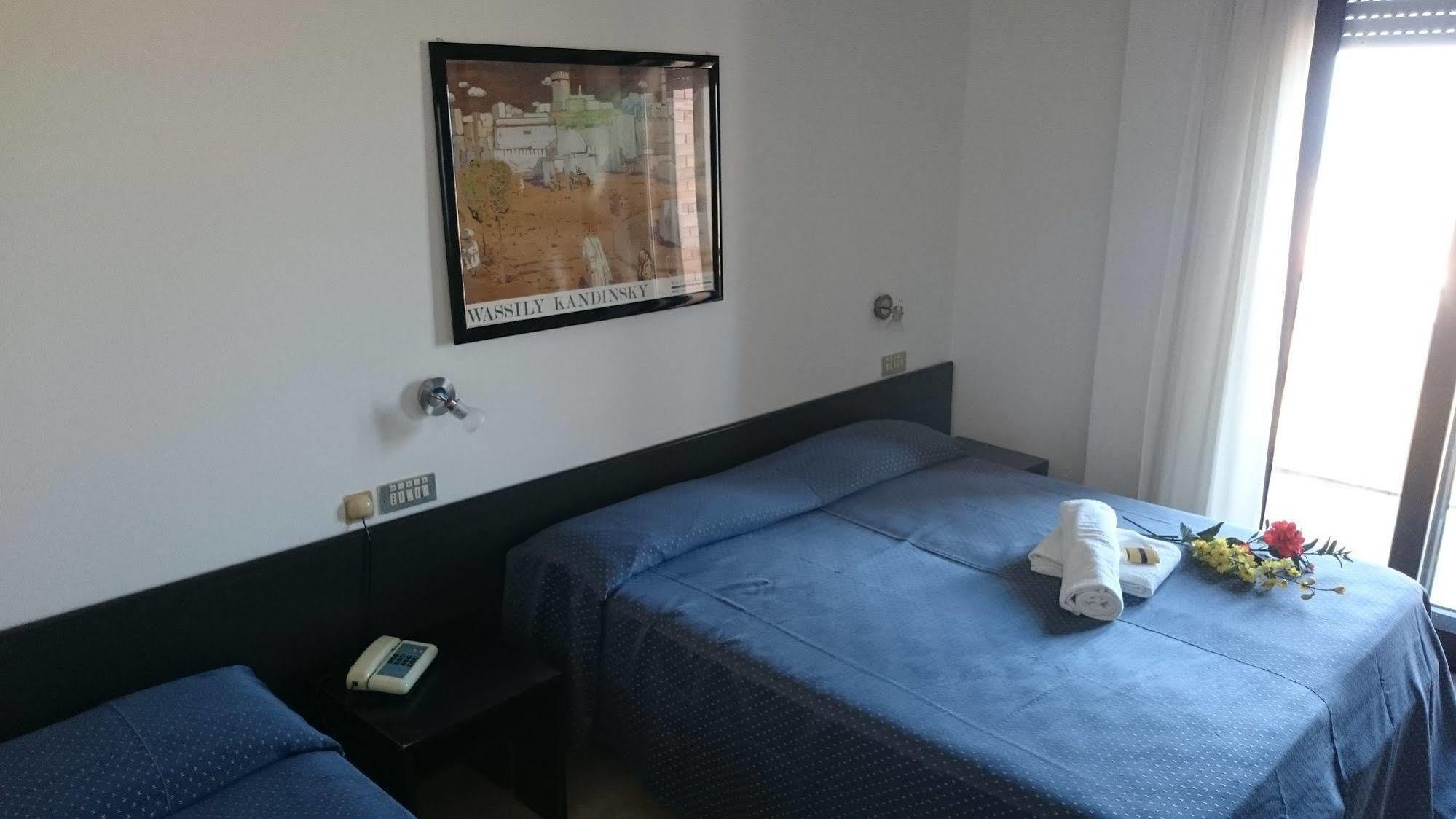 Hotel Grand Meeting Rimini Bagian luar foto